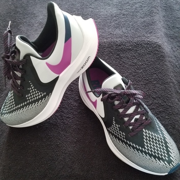 Nike Shoes - Nike Air Zoom Winflo 6